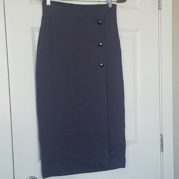 Aritzia skirt - Picture 2 of 4